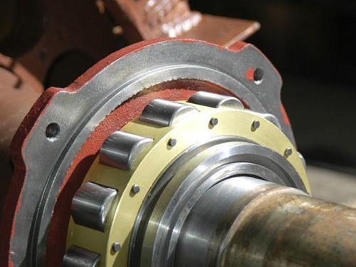 進(jìn)口軸承被侵蝕對壽命影響幾種表現(xiàn)